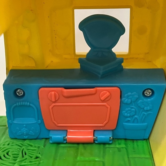 Fisher-Price Little People Disney Princess Belle's Caring House Playset - Picture 5 of 8